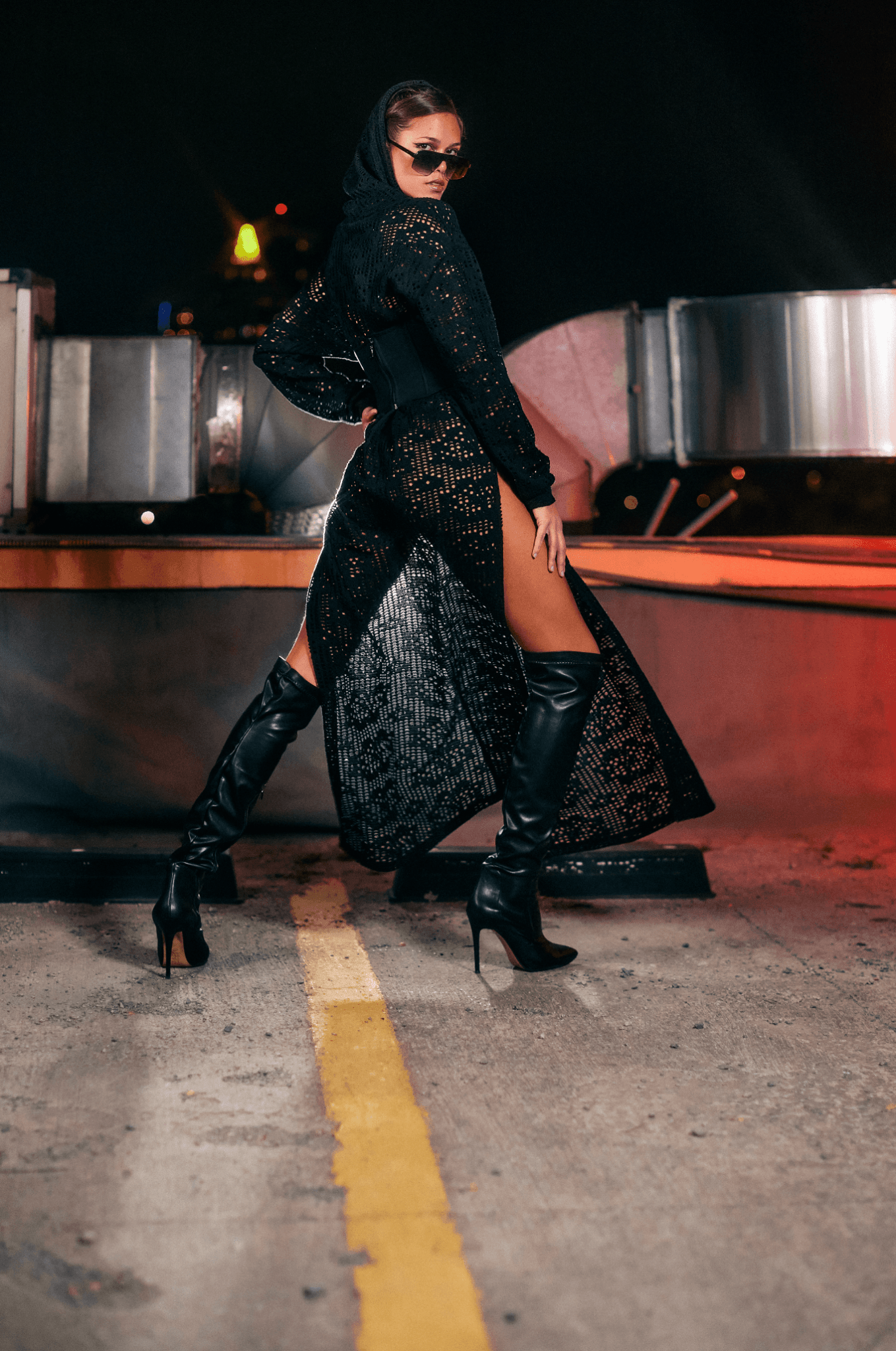 Derin Yırtmaçlı Transparan Hoodie Elbise - No Design Store